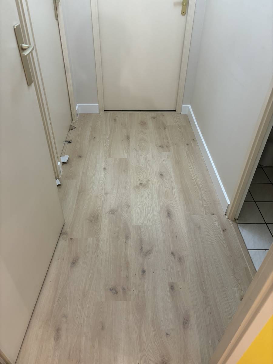 Rénovation de parquet flottant ou contrecollé avec ponçage et vitrification vernis Villeurbanne 69100