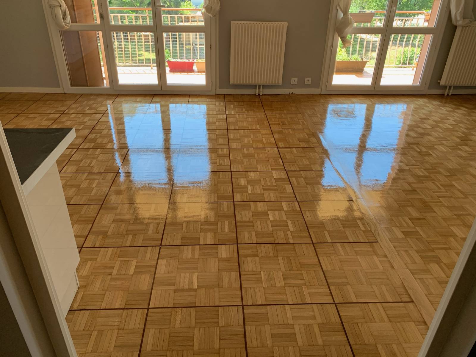 Rénovation de parquet flottant ou contrecollé avec ponçage et vitrification vernis Villeurbanne 69100