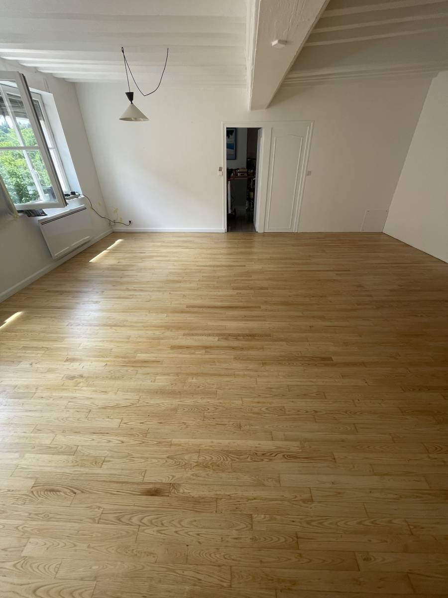 Entretien et rénovation de parquet avec réparation suite à un dégât des eaux radiateurs qui fuit Villeurbanne 69100
