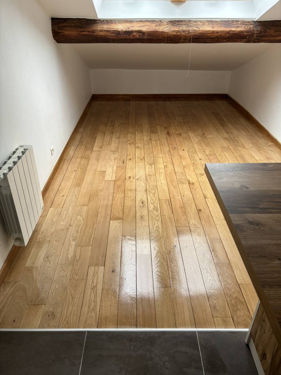 Rénovation de parquet flottant ou contrecollé avec ponçage et vitrification vernis Villeurbanne 69100