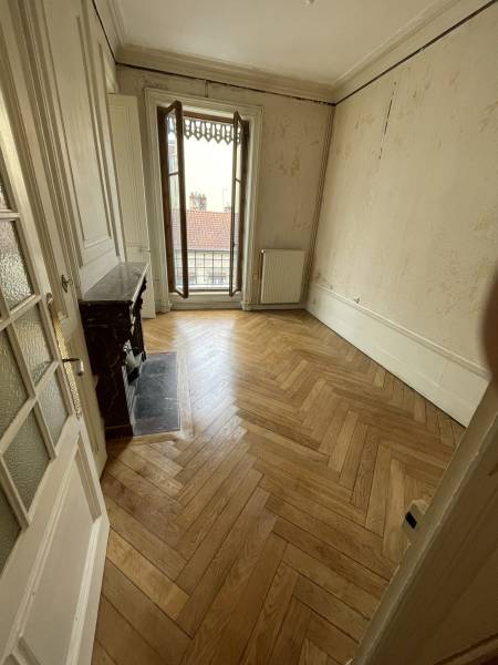 onçage et vitrification d'un parquet chêne bâton rompu dans un appartement de Lyon 6 chambre